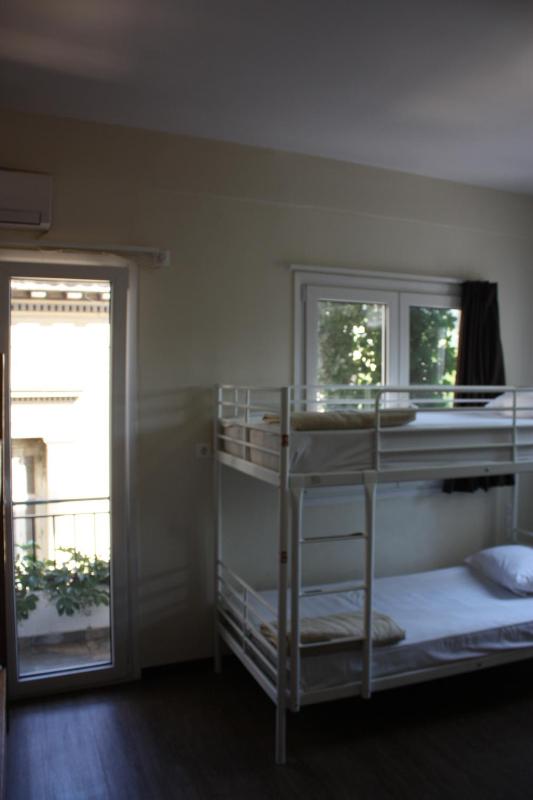 Bed in 6-Bed Mixed Dormitory Room with Bathroom image 1