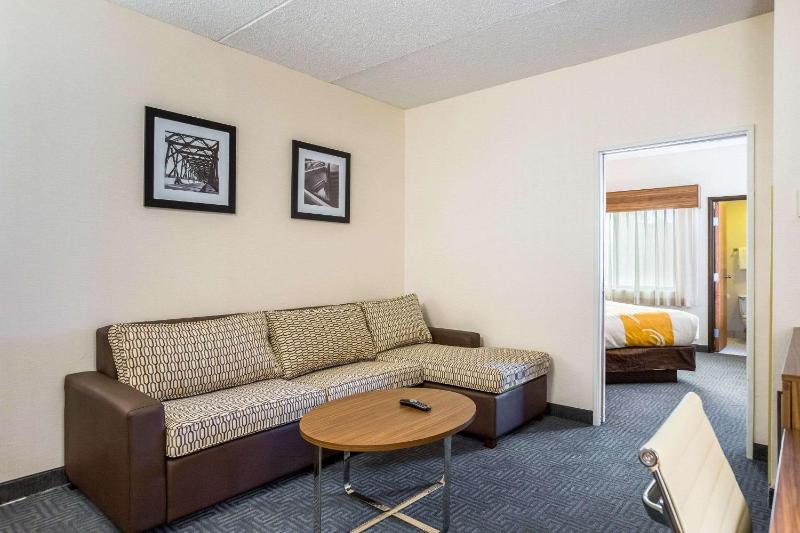 King Suite - Disability Access/Non-Smoking image 2
