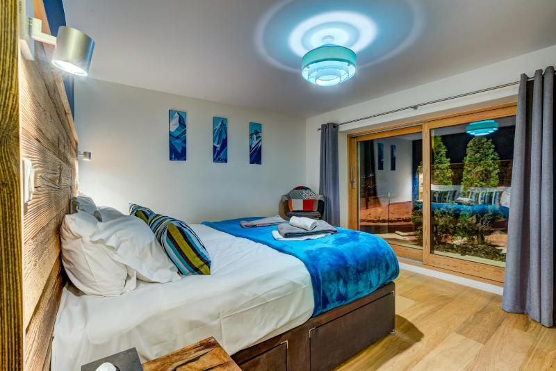 Double or Twin Room with Private Bathroom image 4