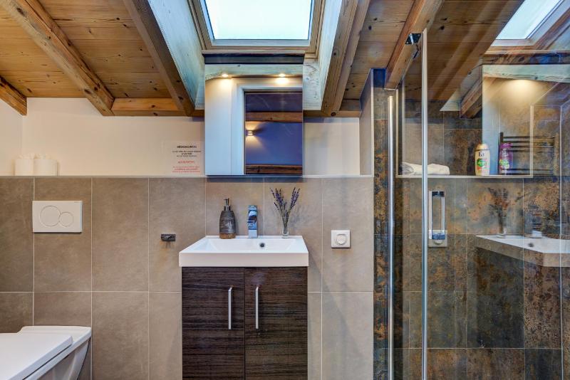 Double or Twin Room with Private Bathroom image 3