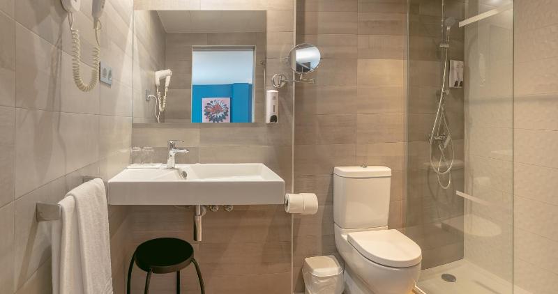 Quadruple Room (2 Adults + 2 Children) image 3