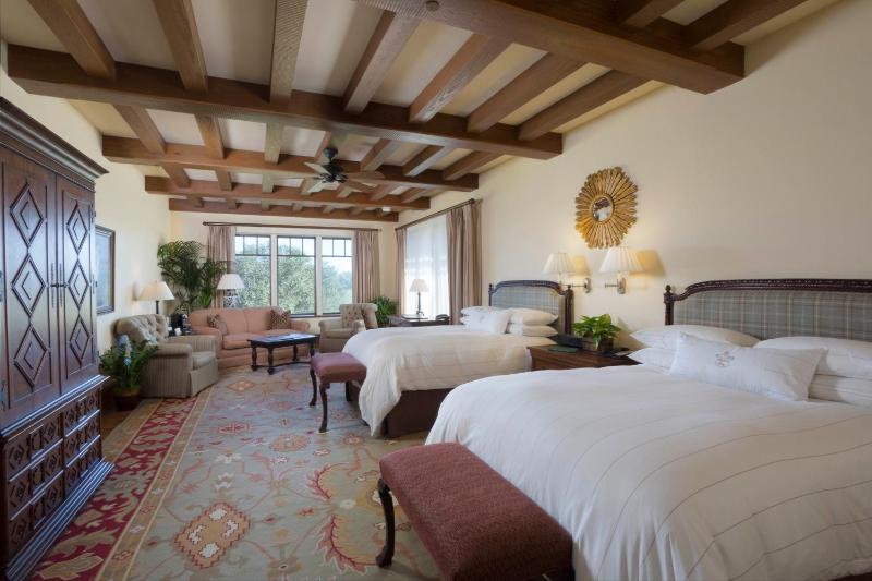 Golf Course View Room - Two Queen Beds image 1