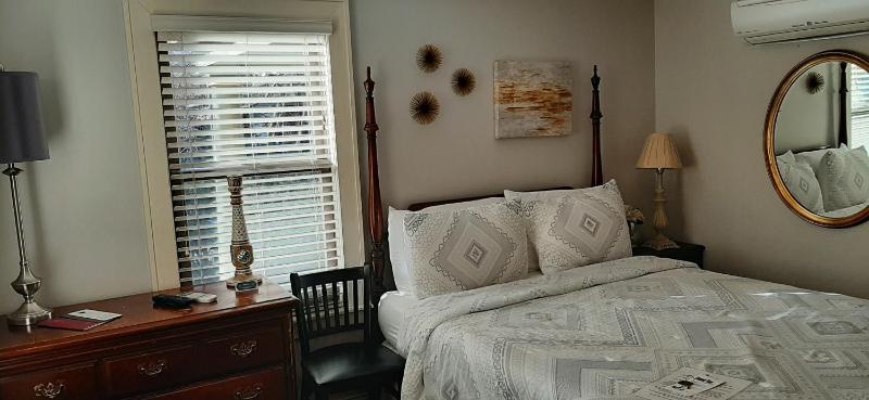 Basic Double Room image 4
