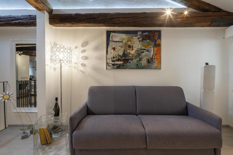 One-Bedroom Apartment image 2