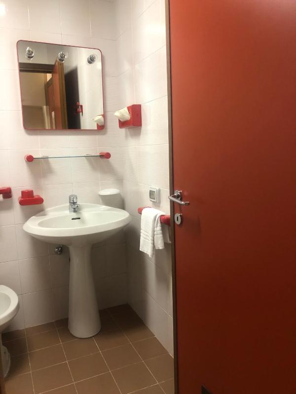 Single Room image 3