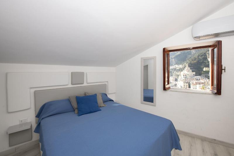 Double Room with Sea View image 3