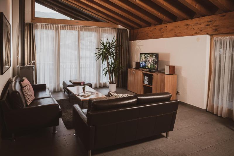 Three-Bedroom Apartment with Matterhorn View - Attic image 3