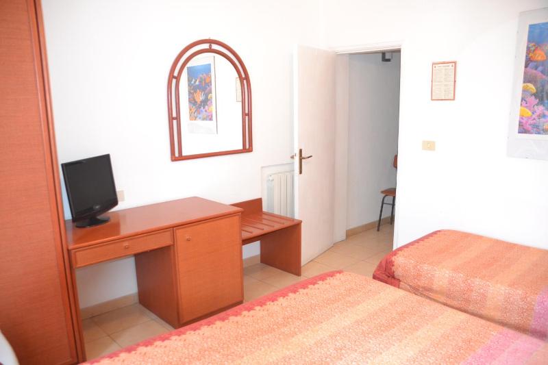 Standard Triple Room image 3