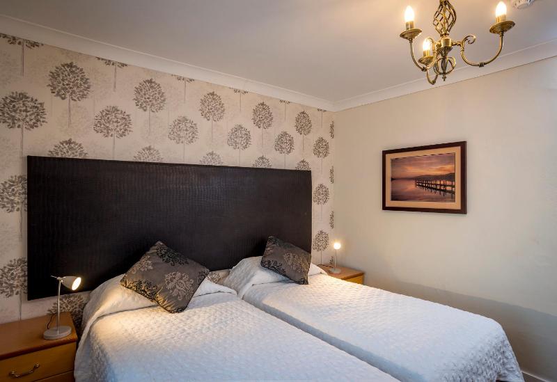 Twin Room image 1