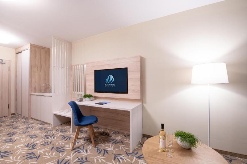 Superior Family Room image 3