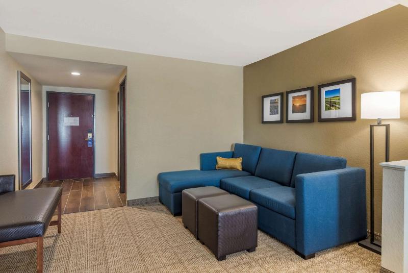 King Suite - Mobility Accessible/Non-Smoking image 4