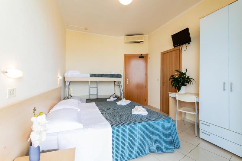 Triple Room image 3