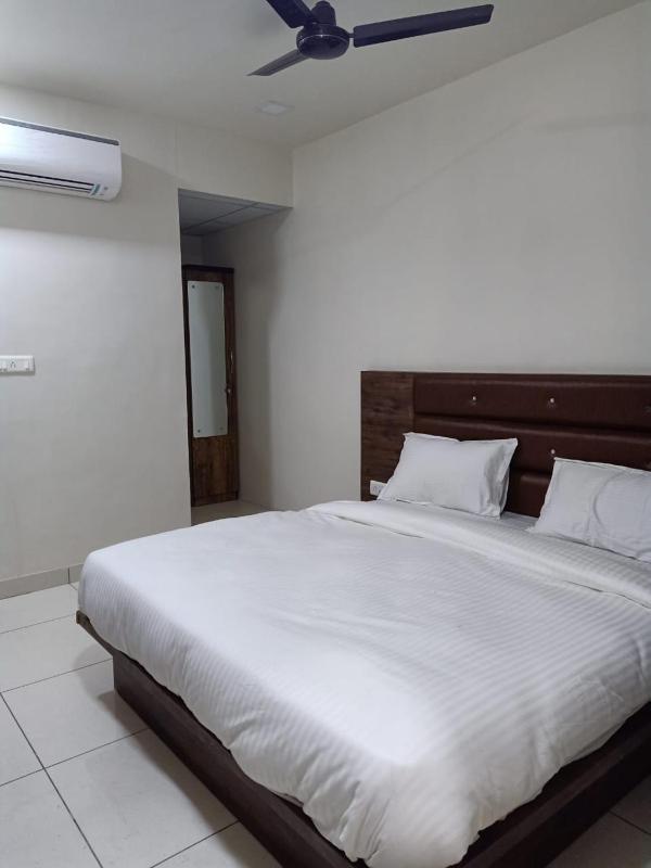 hotel season - image 11