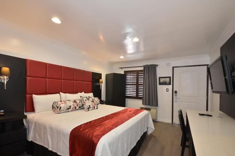 Double Room with Two Double Beds image 3