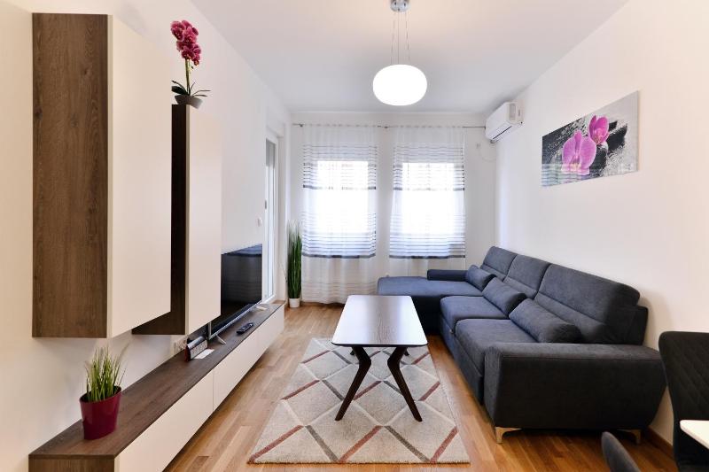 Neo Apartment - image 1