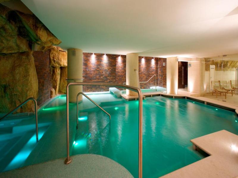 Double or Twin Room with Spa Package image 3