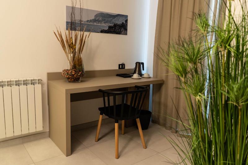Double Room image 4