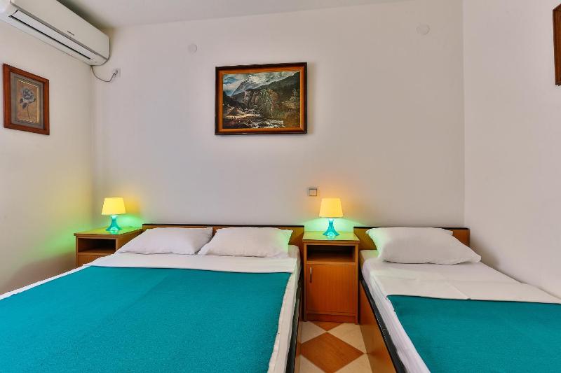 Budget Triple Room image 2