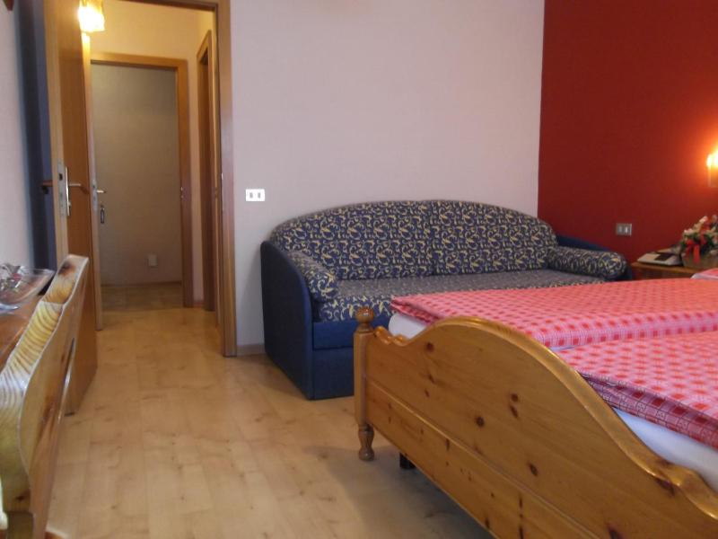 Family Room (2 Adults + 2 Children) image 3
