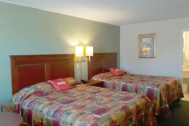 Family Room image 3
