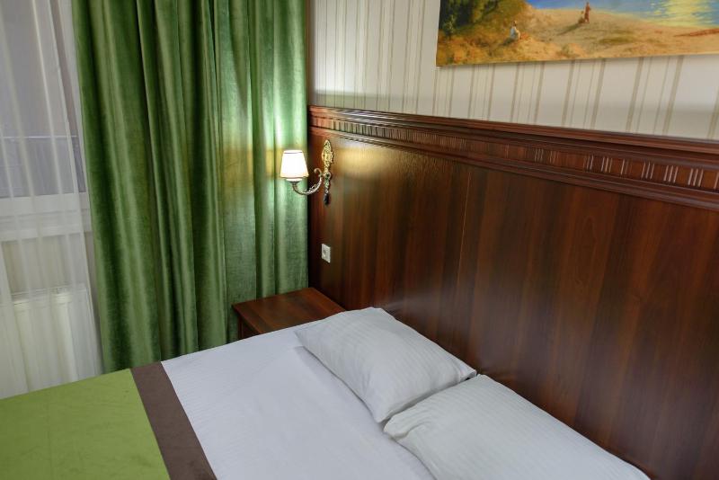 Deluxe Double Room image 3
