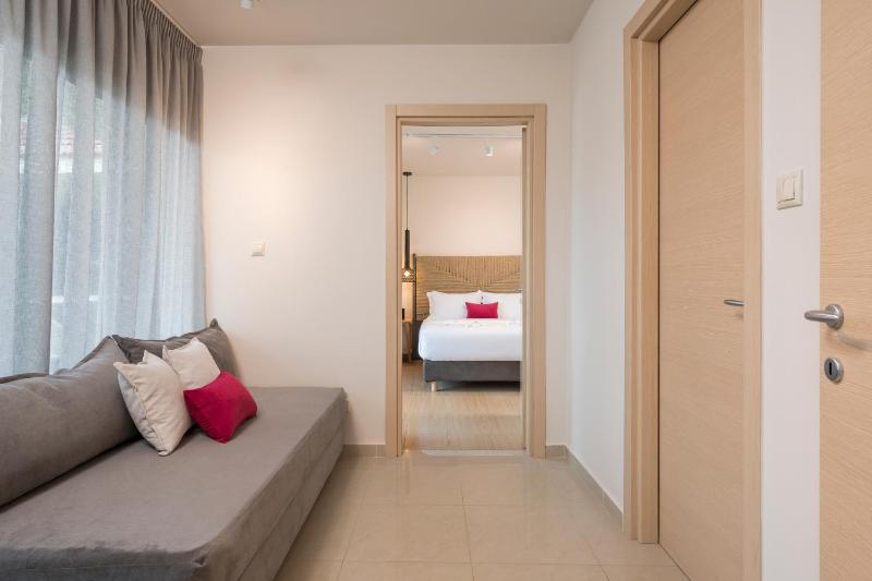 Superior One-Bedroom Apartment image 4