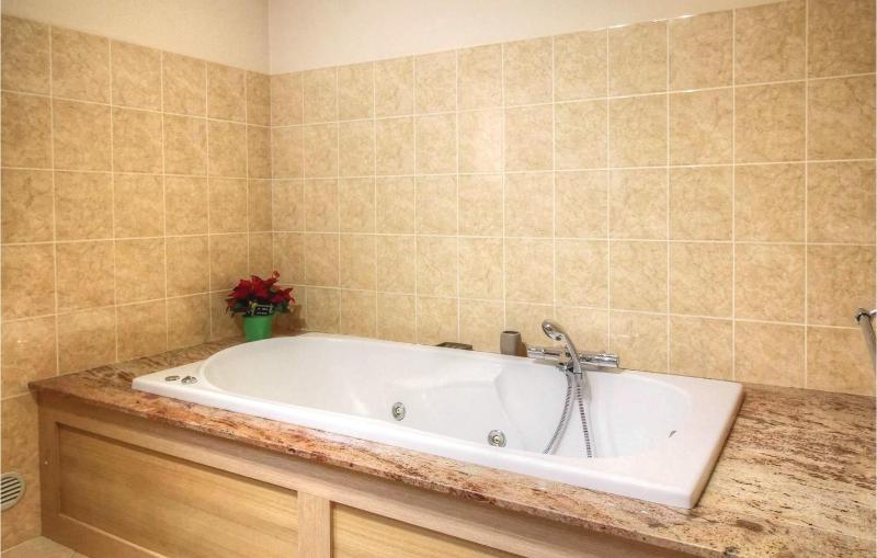 Four-Bedroom Holiday Home image 4