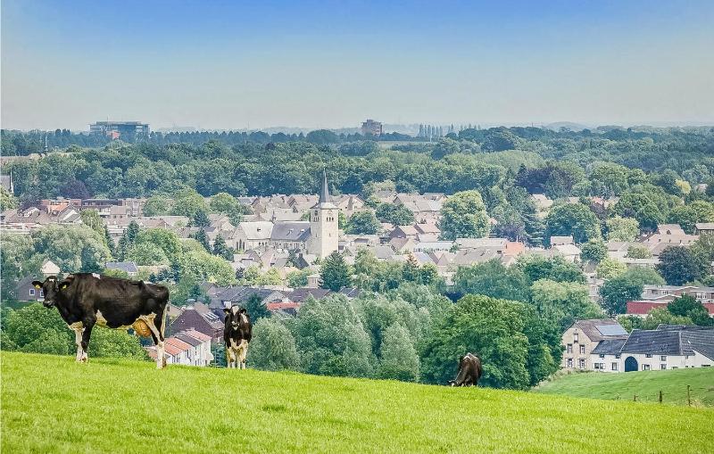 Four-Bedroom Holiday Home image 2