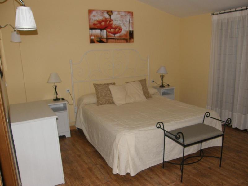 Eight-Bedroom House image 4