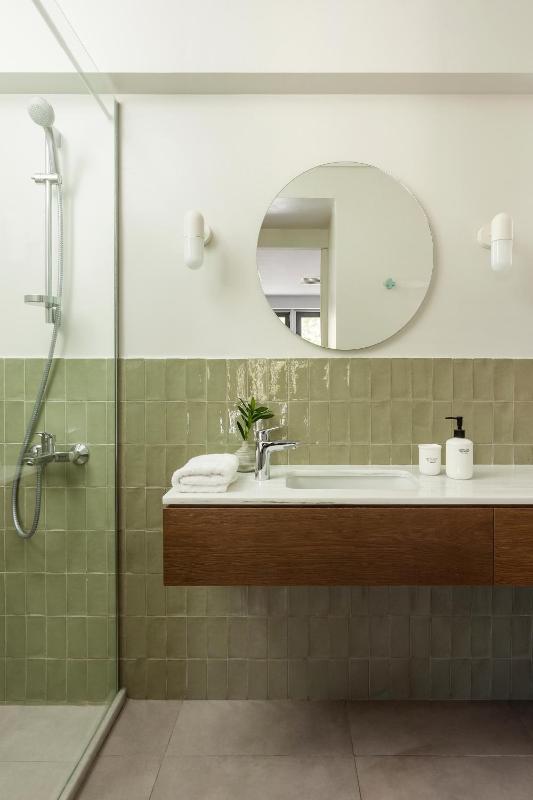 Acropolis Suite I image 2