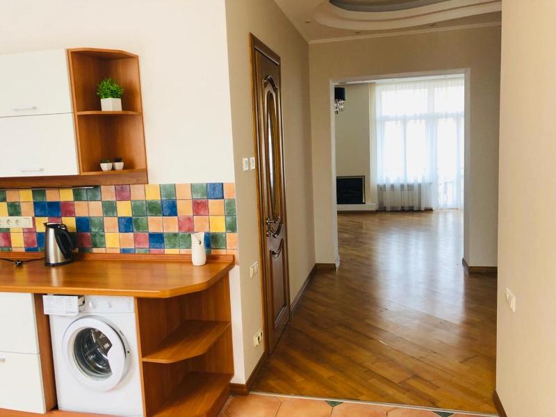 One-Bedroom Apartment image 3