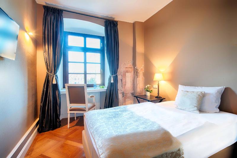 Single Room image 3