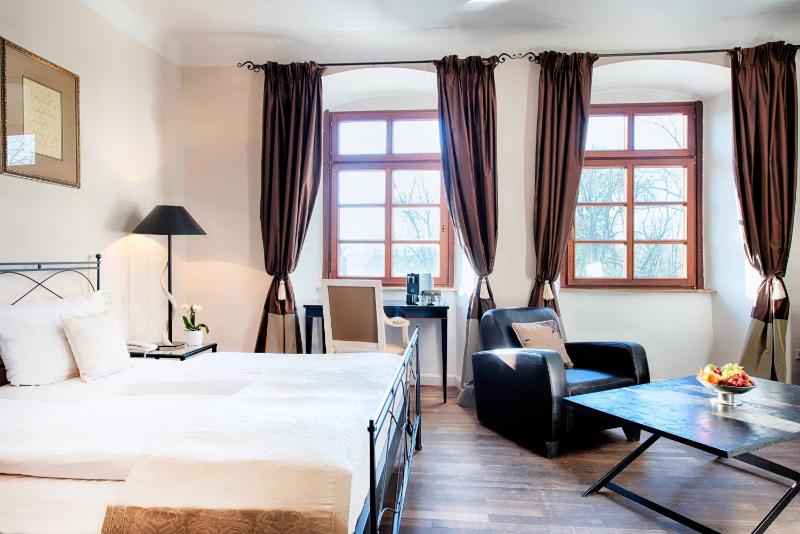 Deluxe Double Room image 4