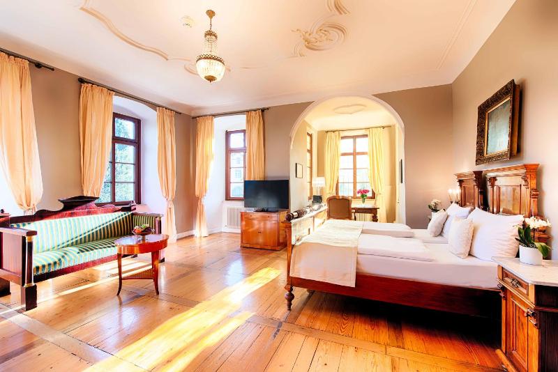 Junior Suite with Garden View image 1