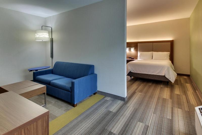 Suite with Two Beds - Non-Smoking image 4