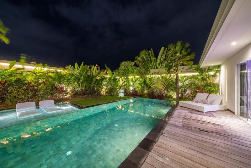Villa Tira - Elegant 3BR in Central Seminyak - image 5