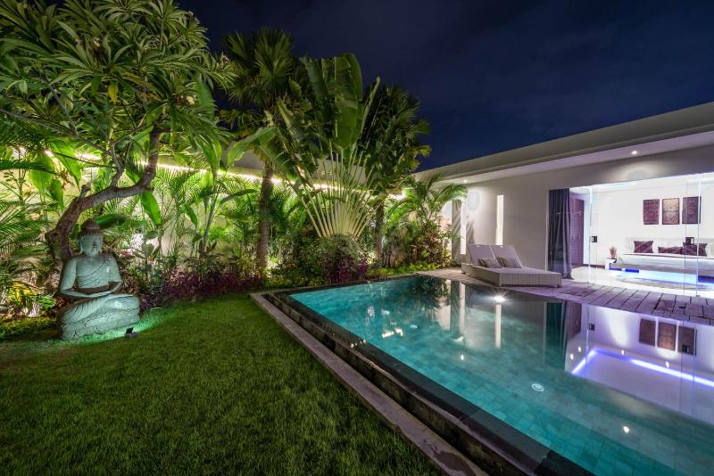 Villa Tira - Elegant 3BR in Central Seminyak - image 3