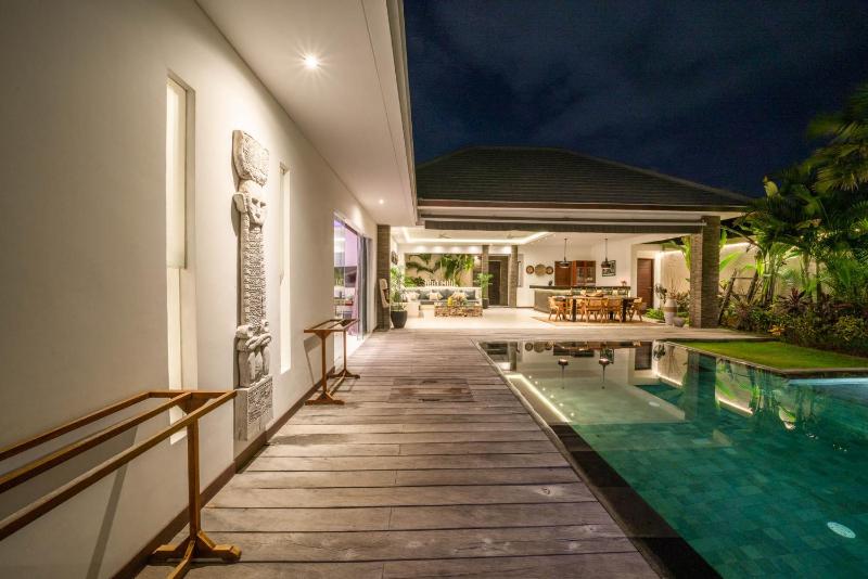 Villa Tira - Elegant 3BR in Central Seminyak - image 13