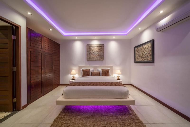 Villa Tira - Elegant 3BR in Central Seminyak - image 8