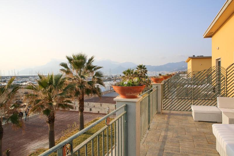 King Room - Beach Access image 2