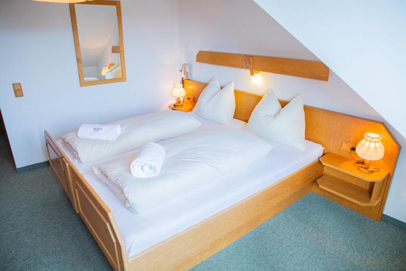 Small Double Room image 4