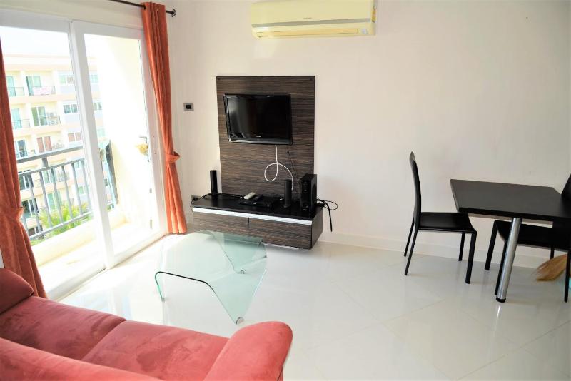 Park Lane studio apartment with swimming pool view Pattaya - image 6