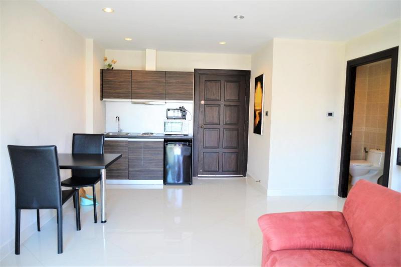 Park Lane studio apartment with swimming pool view Pattaya - image 7