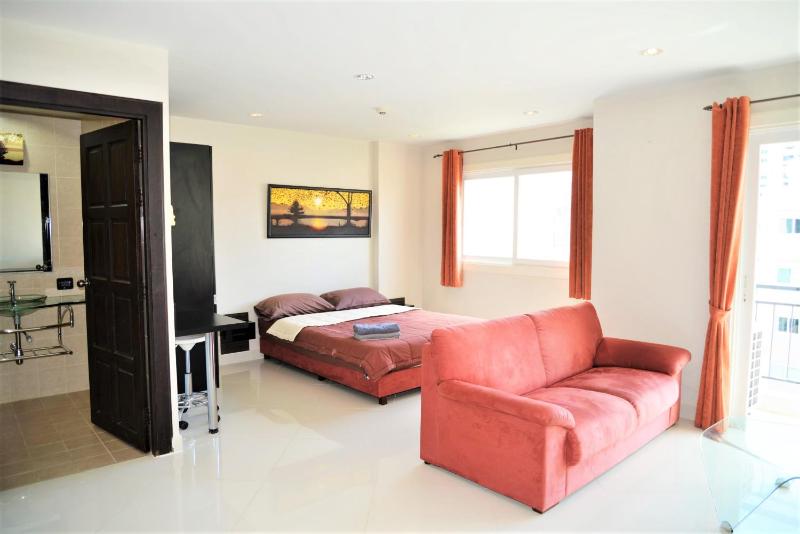 Park Lane studio apartment with swimming pool view Pattaya - image 8