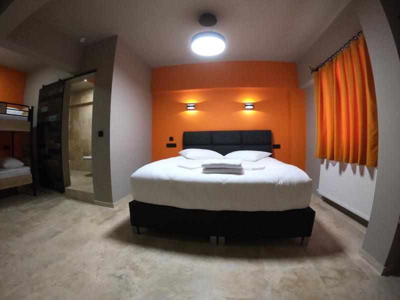 Quadruple Room image 4
