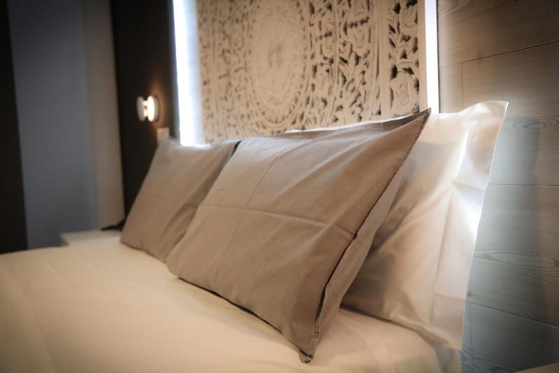 Superior Double or Twin Room with Garden View image 4