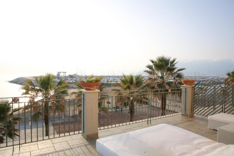 King Room with Sea View image 2