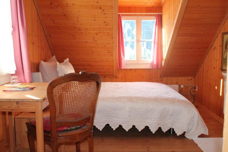 Single Room with Shared Bathroom image 2