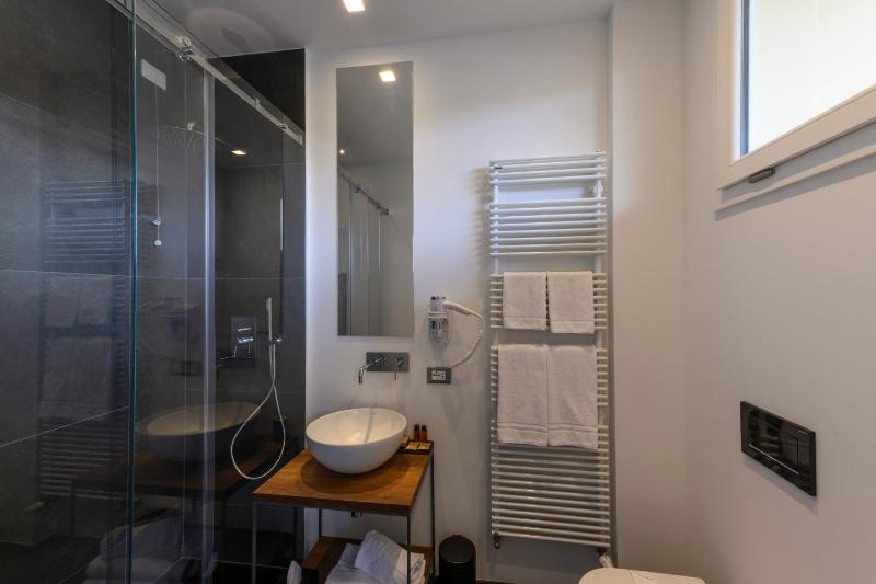 Double or Twin Room with Balcony image 4