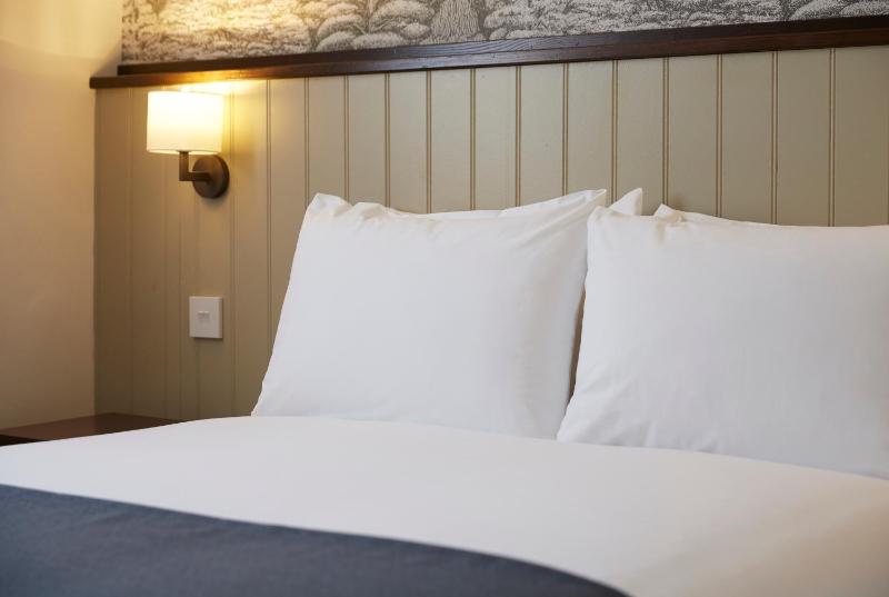 Standard Double Room image 3